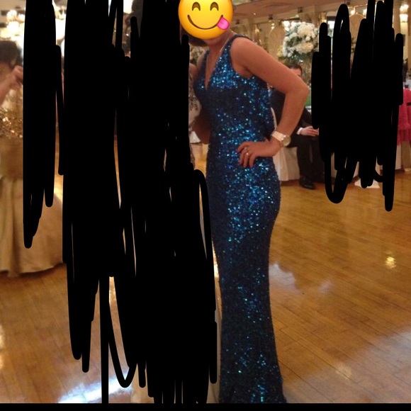 Dress - Picture 4 of 4